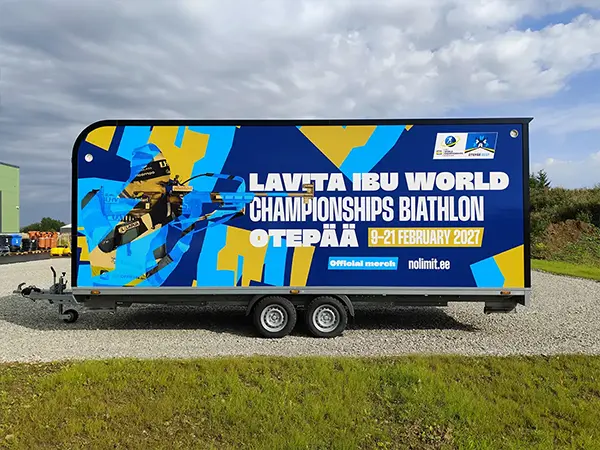 Valmis Biathlon Otepää 2027 reklaamhaagise külgvaade