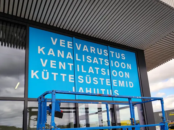 Klaasikleebised Balticpipe – akna- ja klaaspinna kleebislahendus