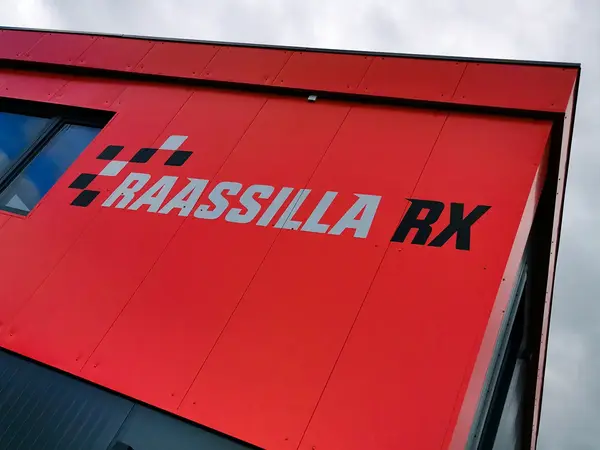 Raassilla fassaadikleebised – kleebislahendus muule pinnale