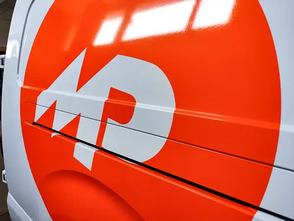 MP Building – sõiduki või haagise kleebislahendus