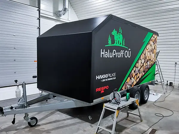 HaluProffi haagise esiosa kaetud musta mati wrap-kilega