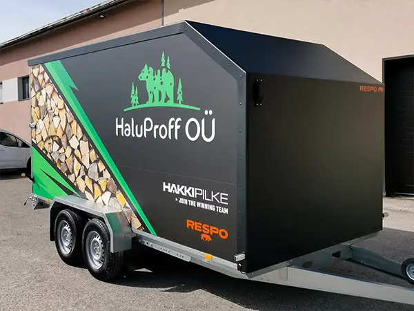 Valmis HaluProffi haagis mati musta esiosa ja kleebitud küljega