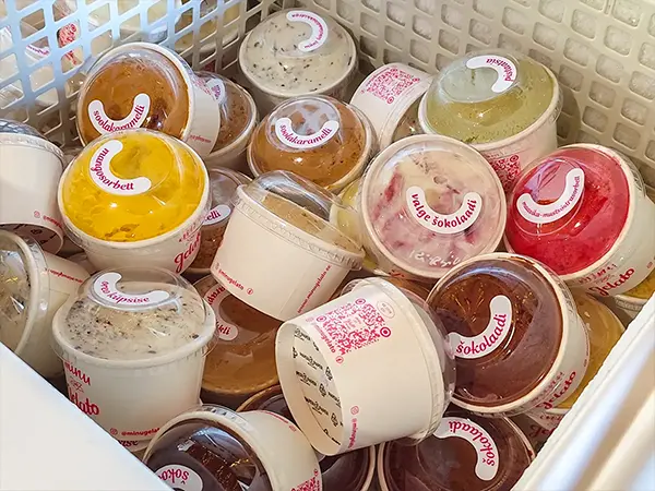 Minu Gelato jäätisetopsid maitsete nimetustega tootekleebistega
